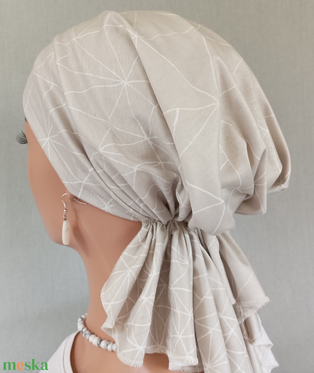 Kendő - Kemoterápiás kendő - drapposszürke, paróka helyett - daganatos betegség idején is - ruha & divat - sál, sapka, kendő - kendő - Meska.hu