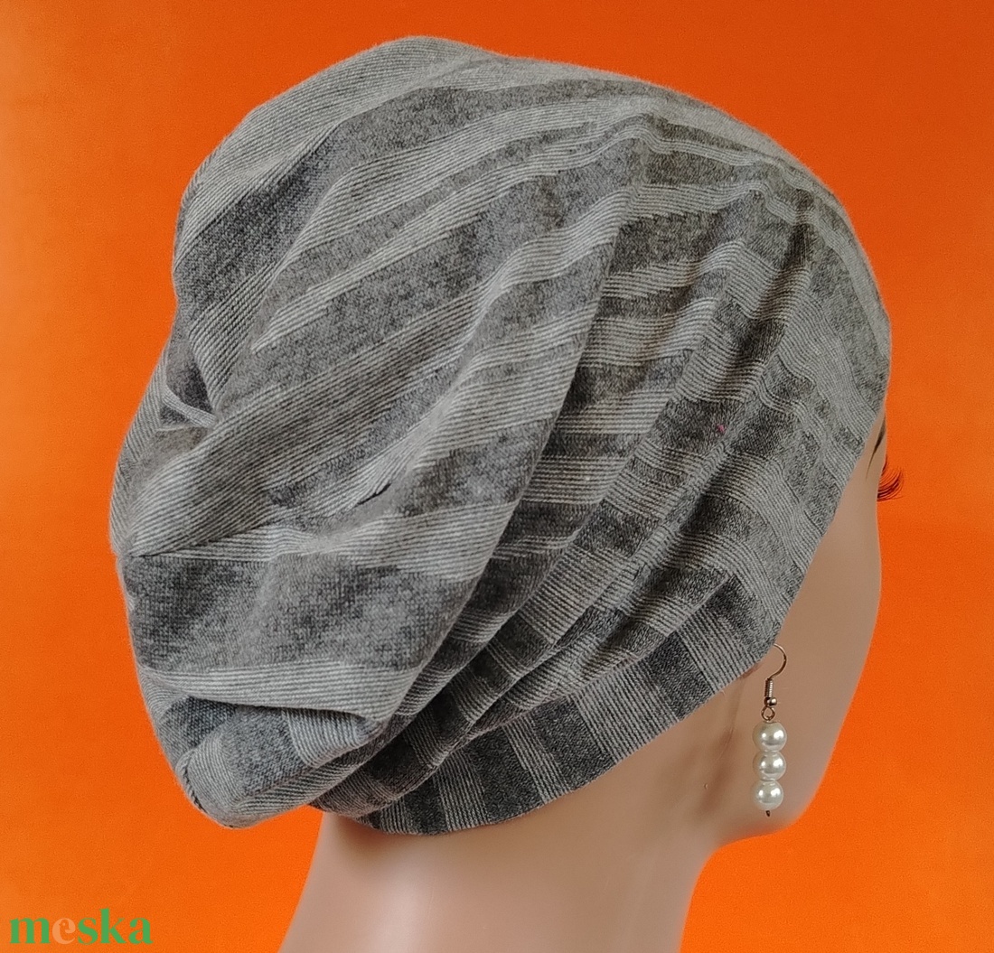 Sapka - Kemoterápiás sapka - világosszürke-sötétszürke csíkos -, paróka helyett - daganatos kezelések idejére is - ruha & divat - sál, sapka, kendő - kendő - Meska.hu