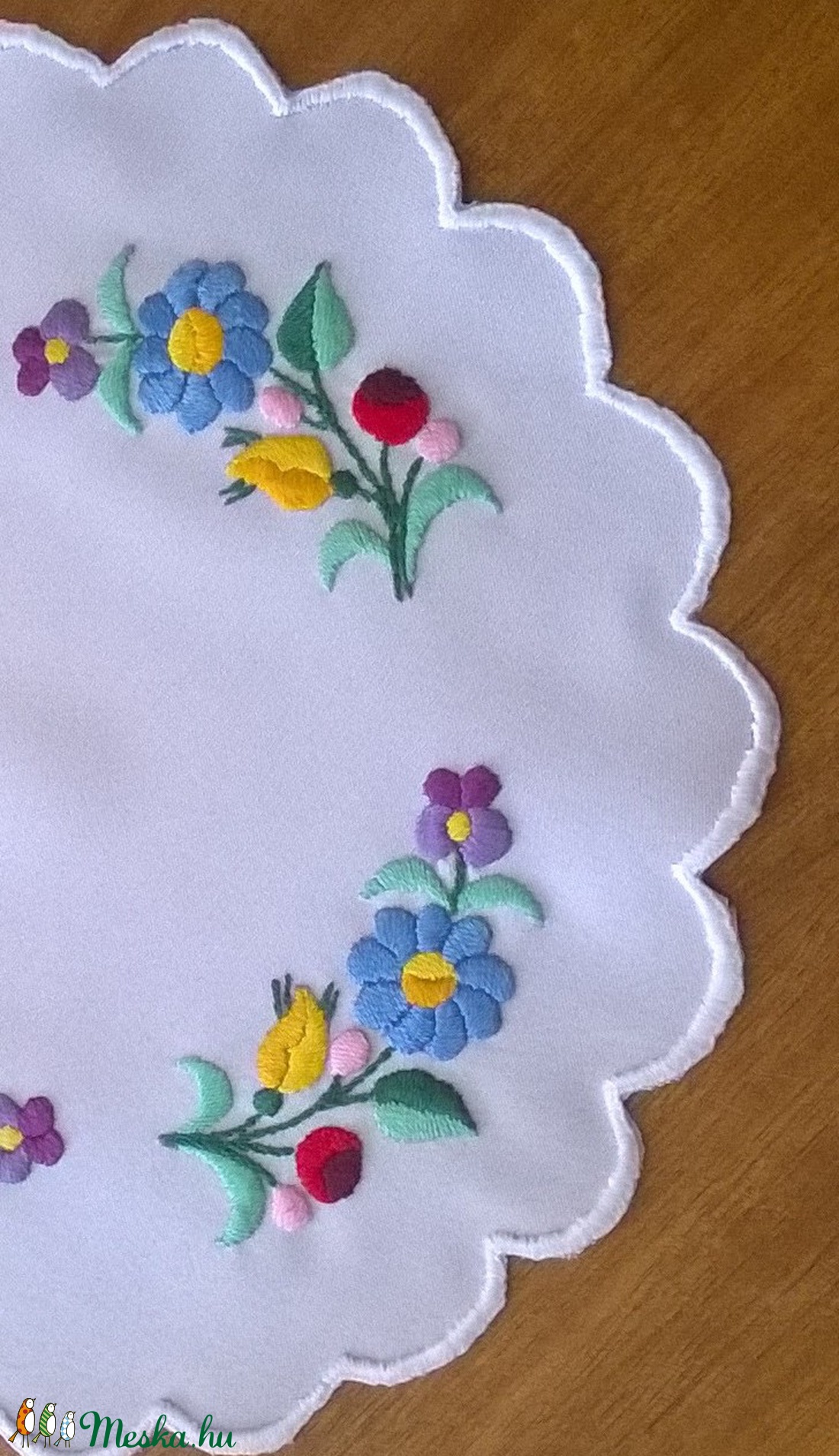 Hímzett kerek kis terítő -  - Meska.hu