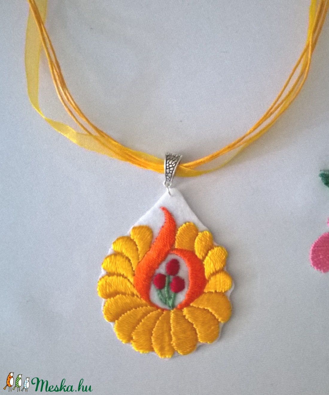 Hímzett nyaklánc - ékszer - nyaklánc - medálos nyaklánc - Meska.hu