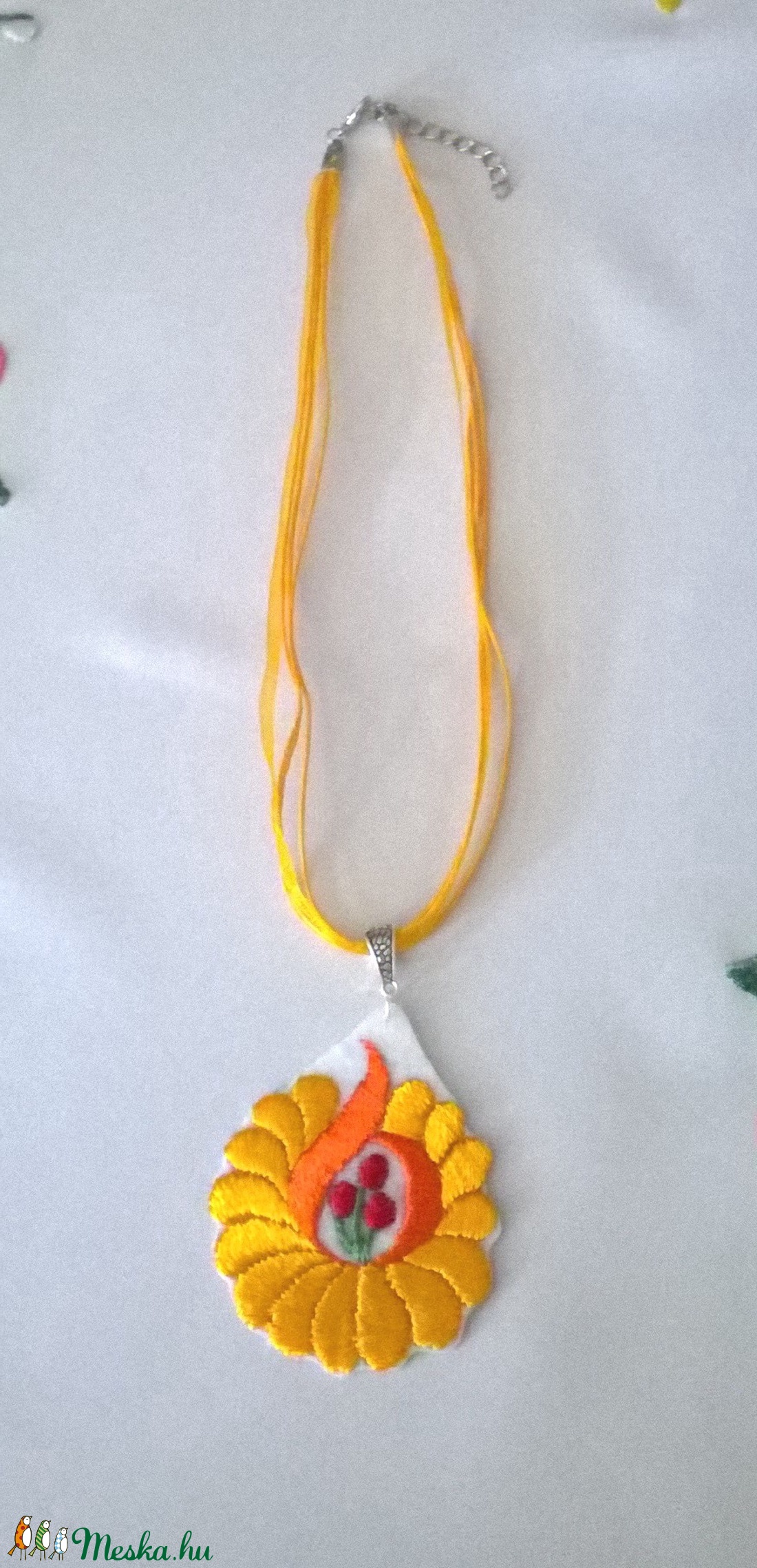 Hímzett nyaklánc - ékszer - nyaklánc - medálos nyaklánc - Meska.hu