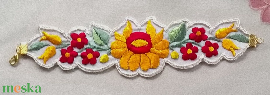 Hímzett karkötő - ékszer - karkötő - széles karkötő - Meska.hu Hímzett karkötő - ékszer - karkötő - széles karkötő - Meska.hu