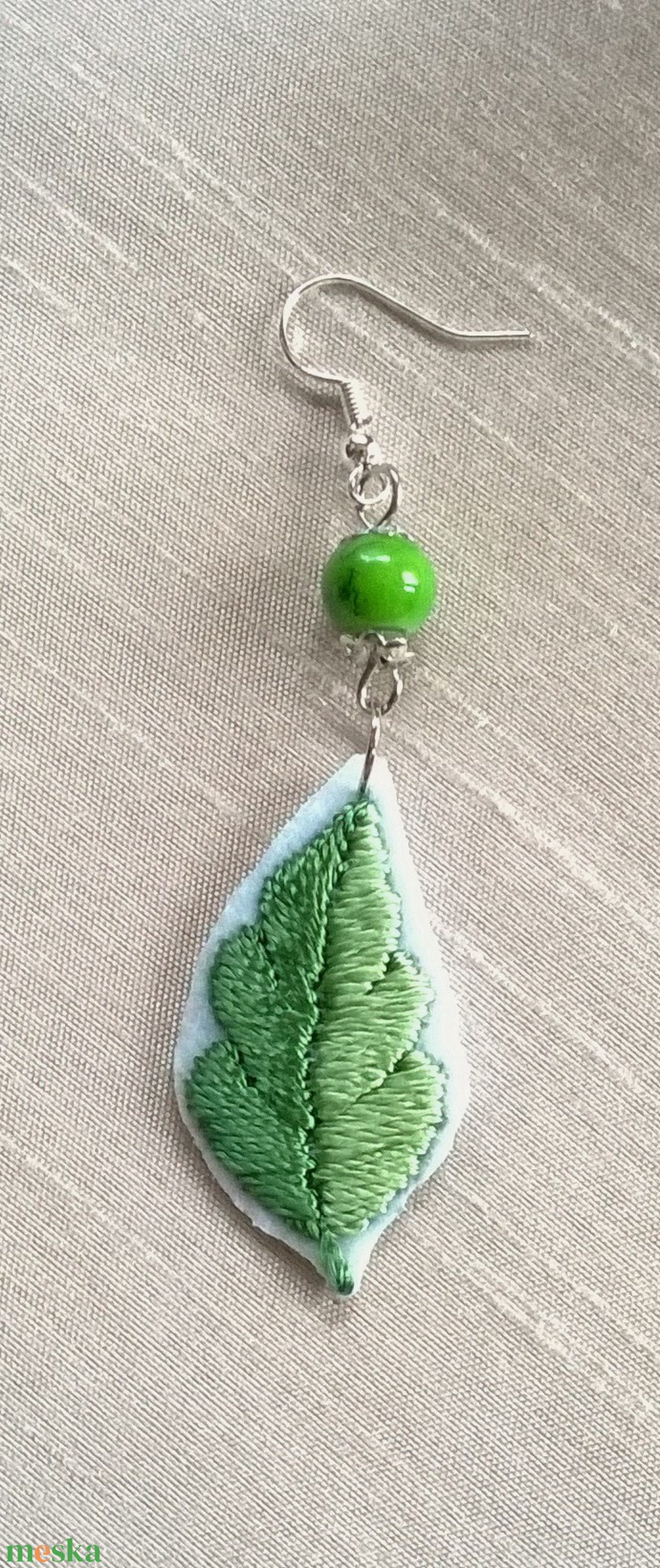 Zöld levelecske - ékszer - fülbevaló - lógó fülbevaló - Meska.hu