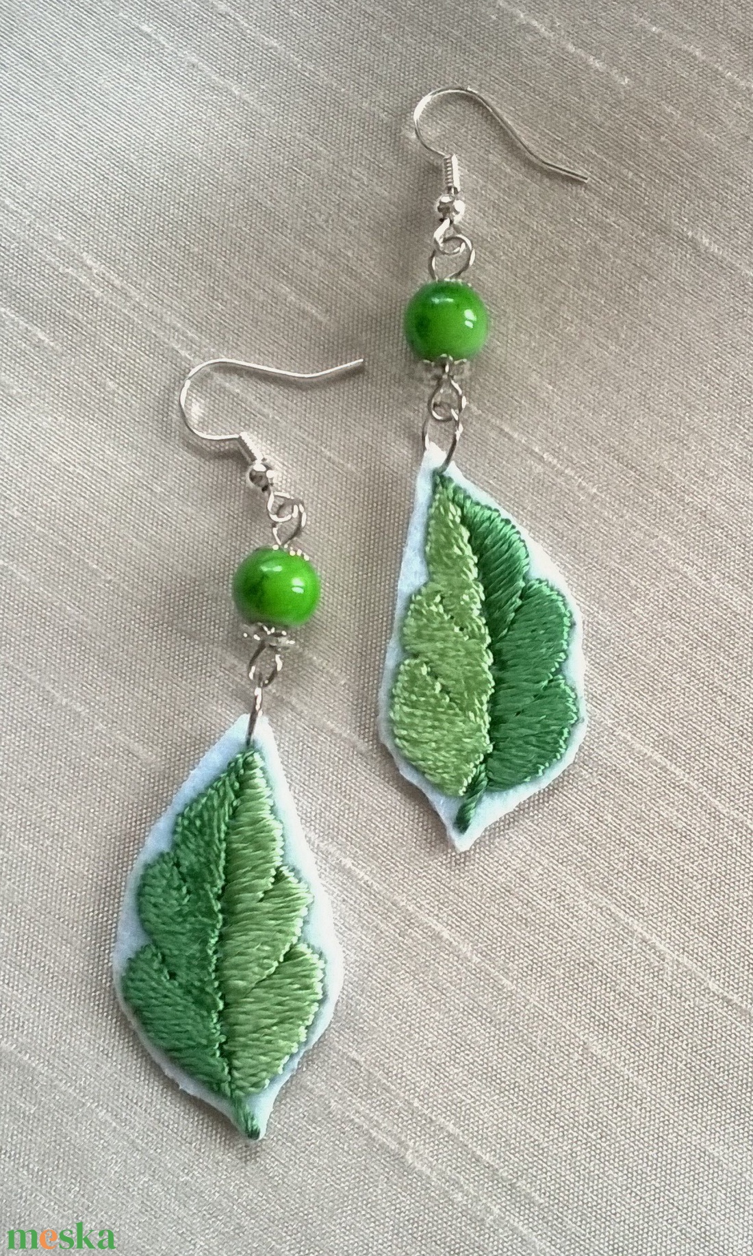 Zöld levelecske - ékszer - fülbevaló - lógó fülbevaló - Meska.hu