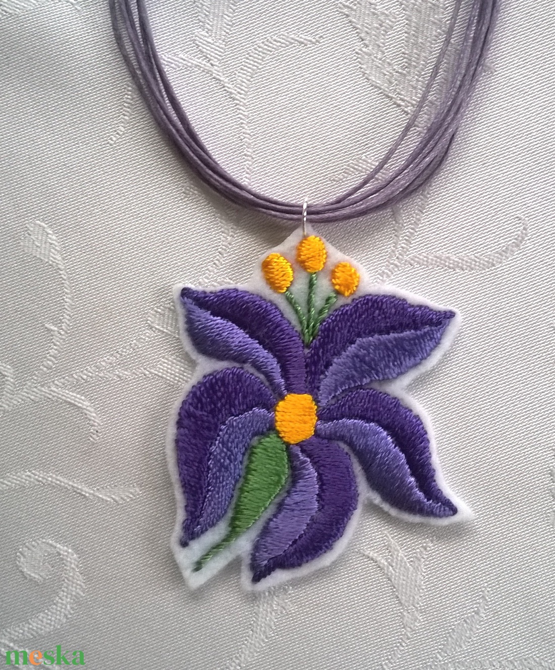 Lila nyaklánc - ékszer - nyaklánc - medálos nyaklánc - Meska.hu