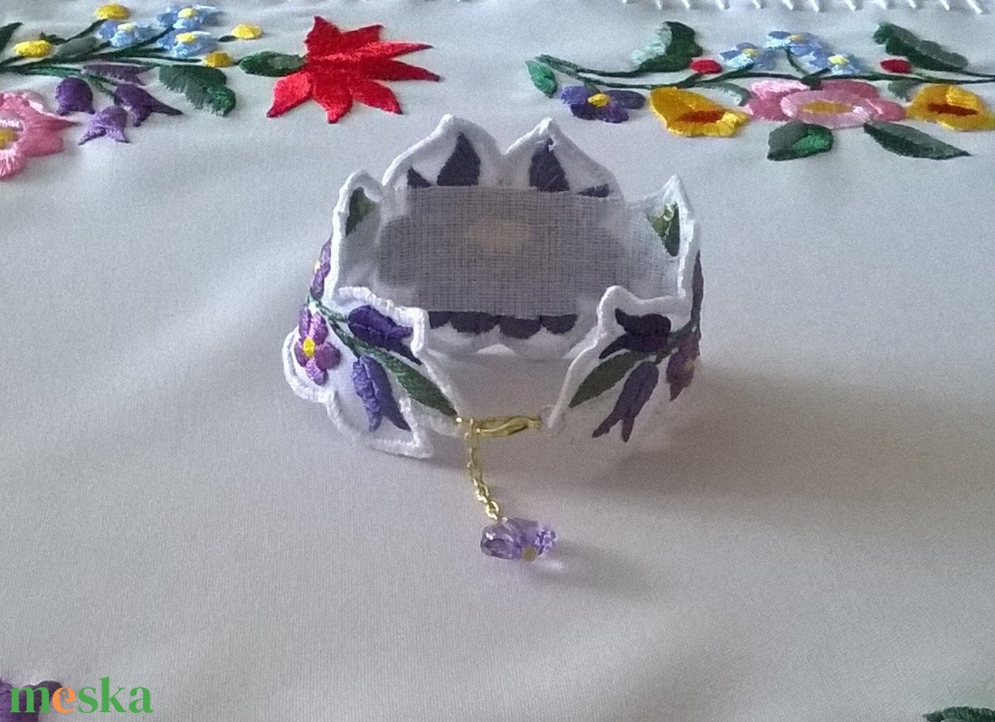 Hímzett karkötő - ékszer - karkötő - széles karkötő - Meska.hu