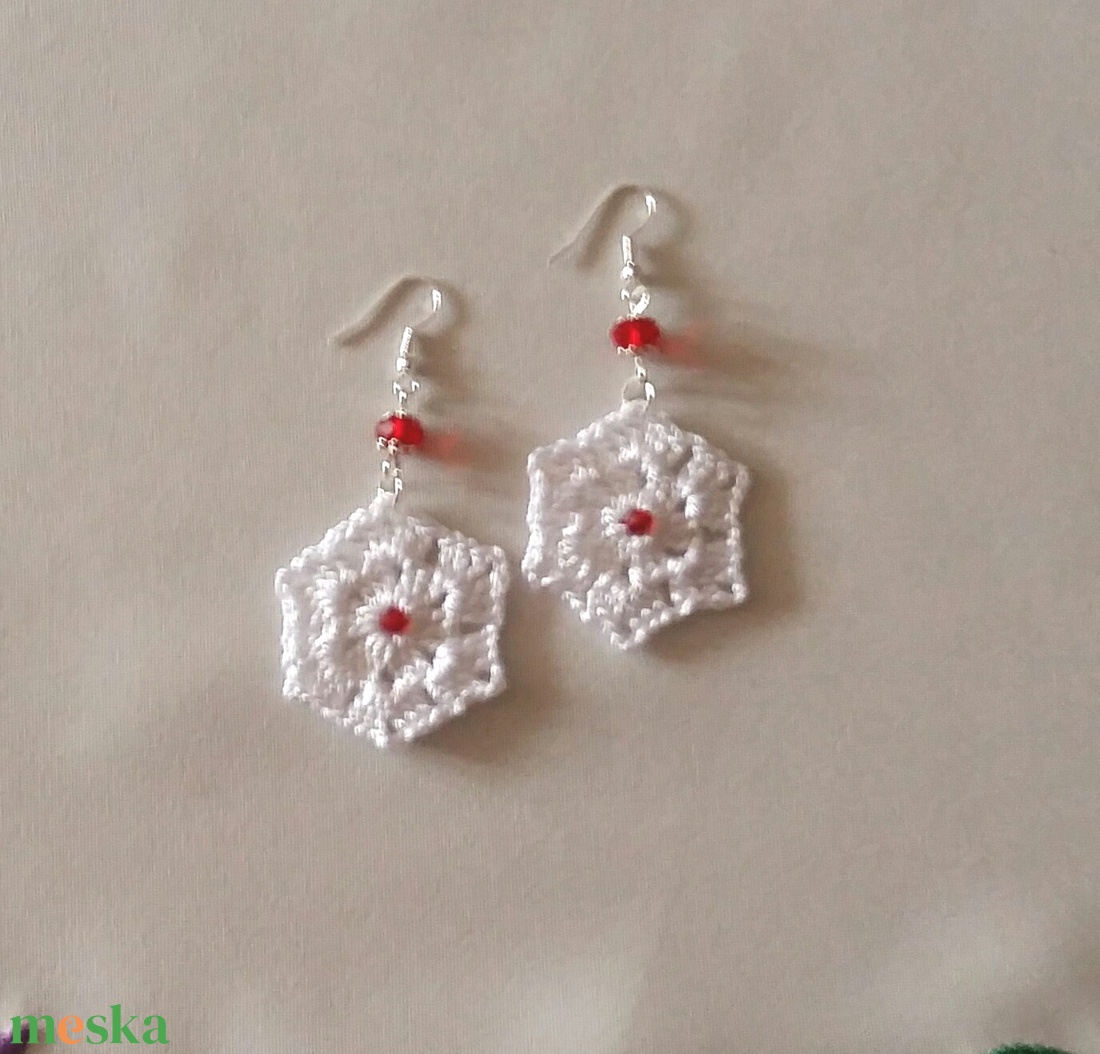 Horgolt fülbevaló - ékszer - fülbevaló - lógó fülbevaló - Meska.hu