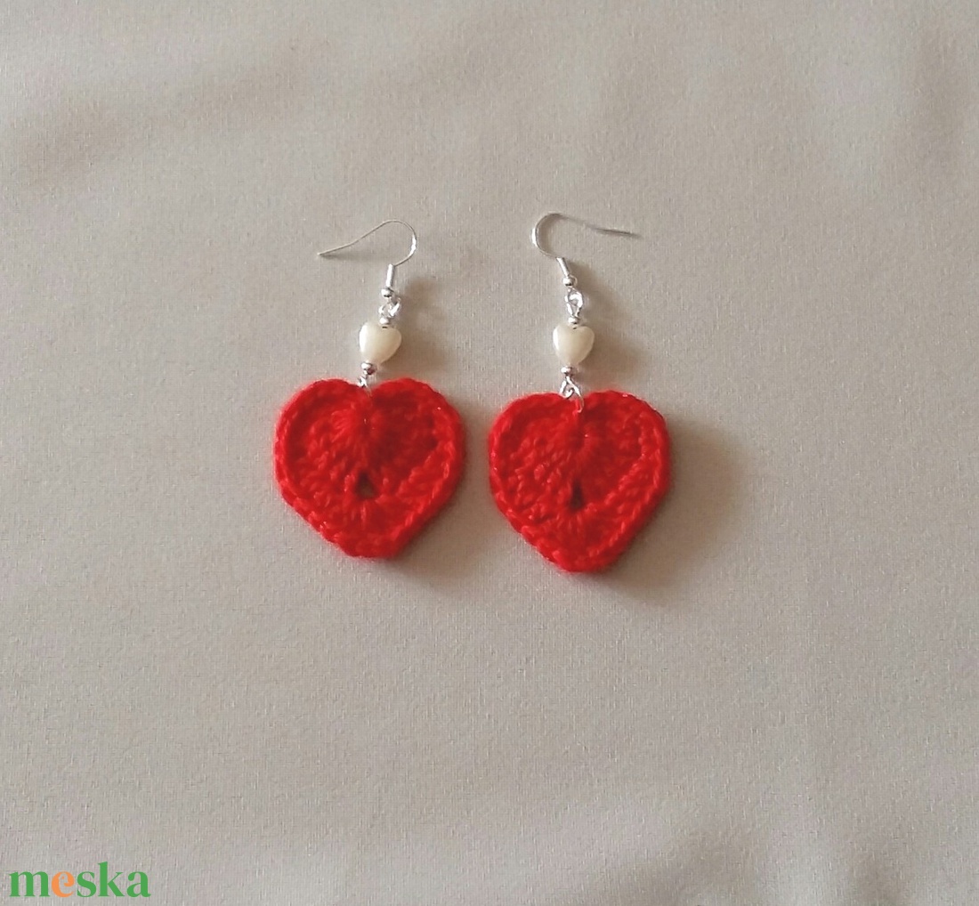 Piros szívecske - ékszer - fülbevaló - lógó fülbevaló - Meska.hu