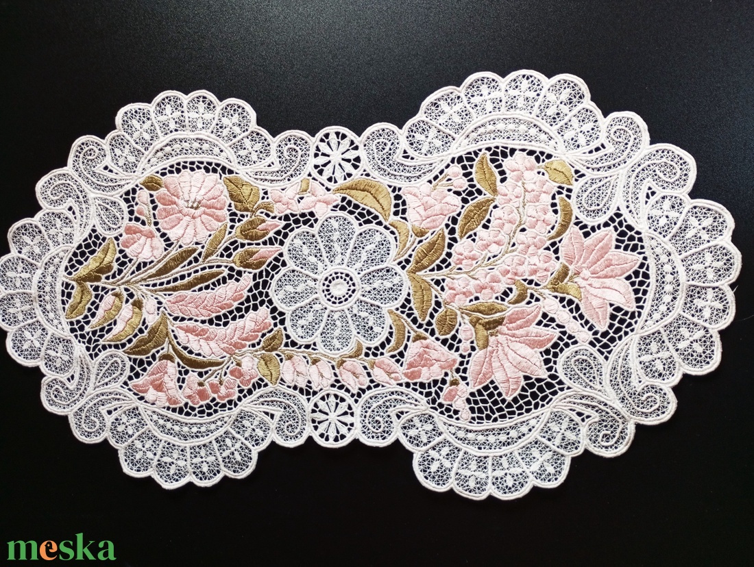 kalocsai  himzett futó - otthon & életmód - dekoráció - asztal és polc dekoráció - horgolt & csipketerítő - Meska.hu