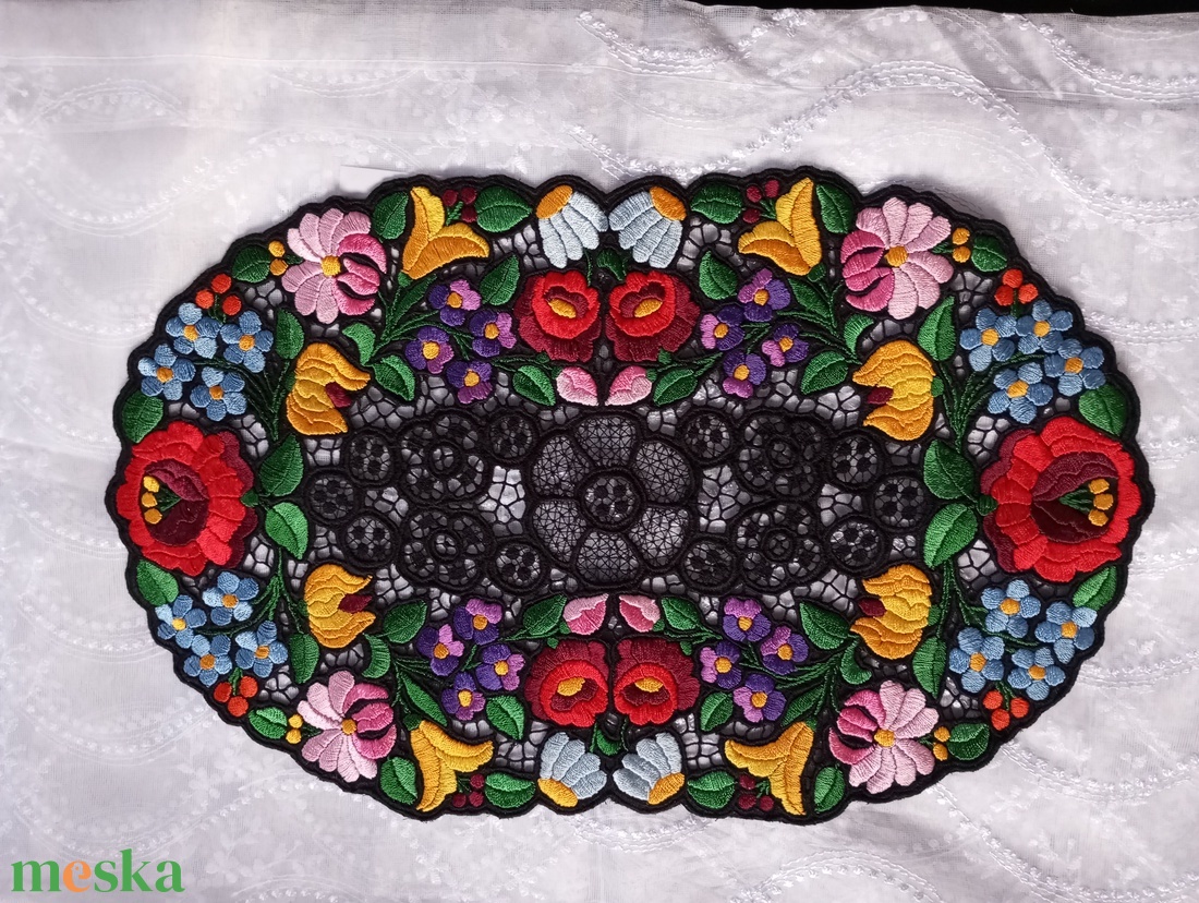 kalocsai  riseliős  kisfuto - otthon & életmód - dekoráció - asztal és polc dekoráció - horgolt & csipketerítő - Meska.hu