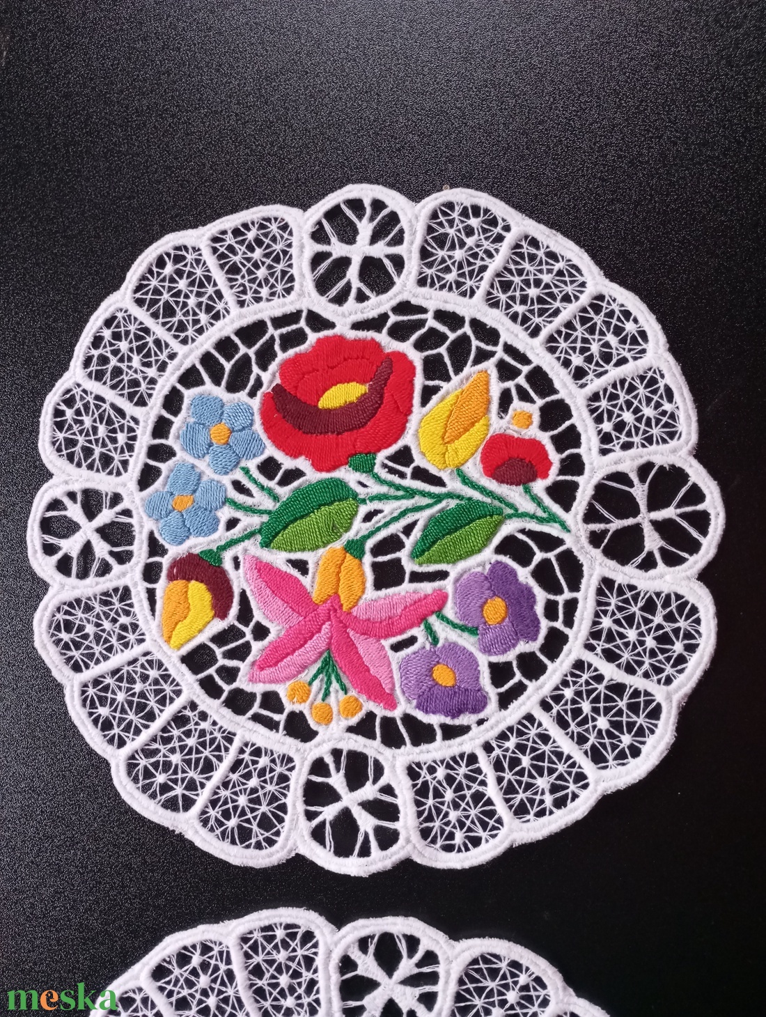 kalocsai  riseliős  alátét - otthon & életmód - dekoráció - asztal és polc dekoráció - horgolt & csipketerítő - Meska.hu