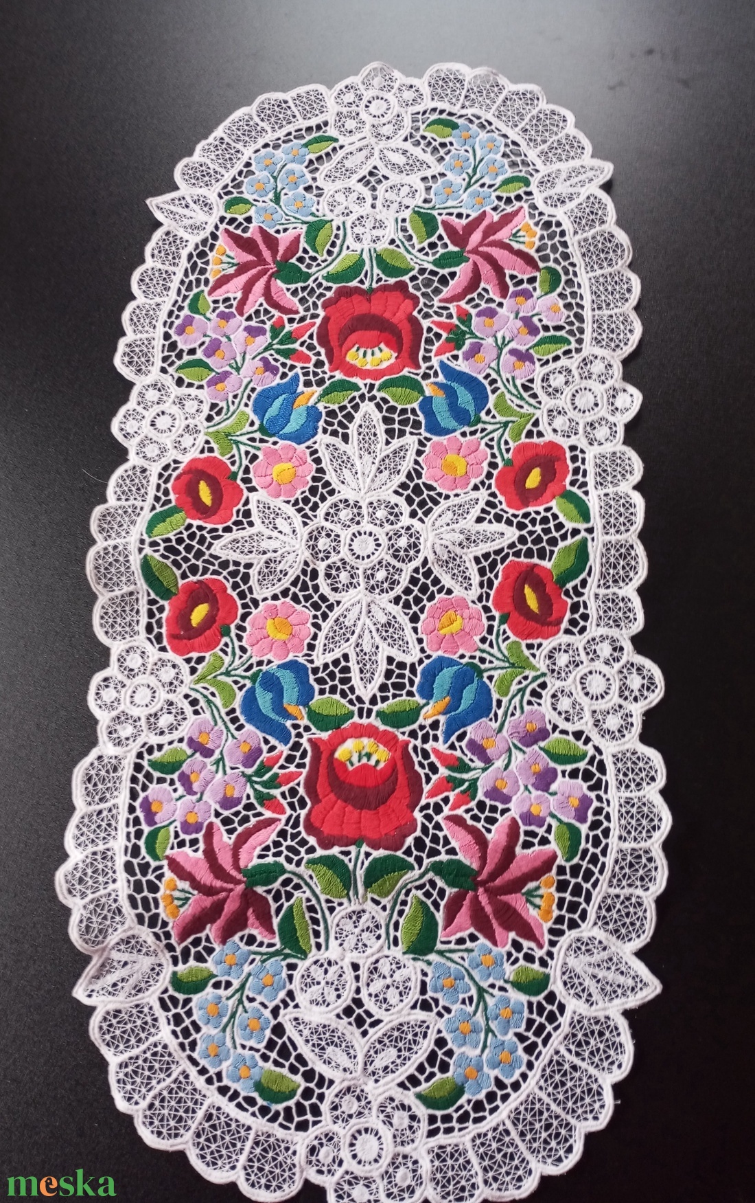 kalocsai  riseliös futó  - otthon & életmód - dekoráció - asztal és polc dekoráció - horgolt & csipketerítő - Meska.hu