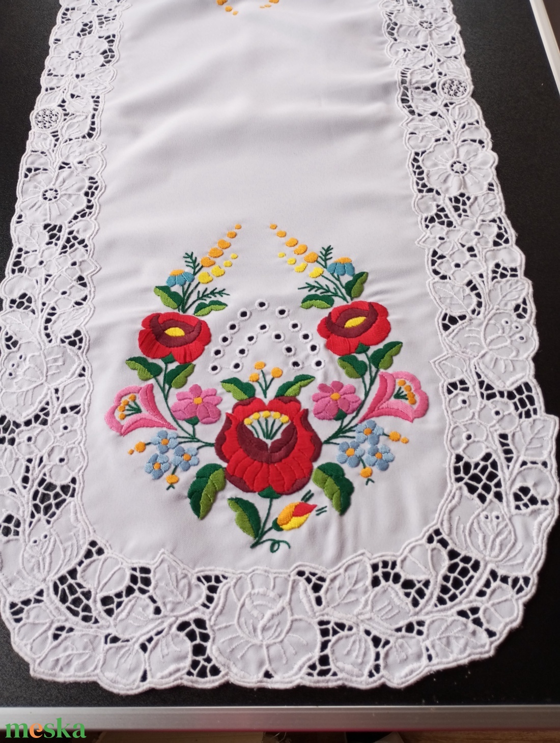 kalocsai  riseliös futó  - otthon & életmód - dekoráció - asztal és polc dekoráció - horgolt & csipketerítő - Meska.hu