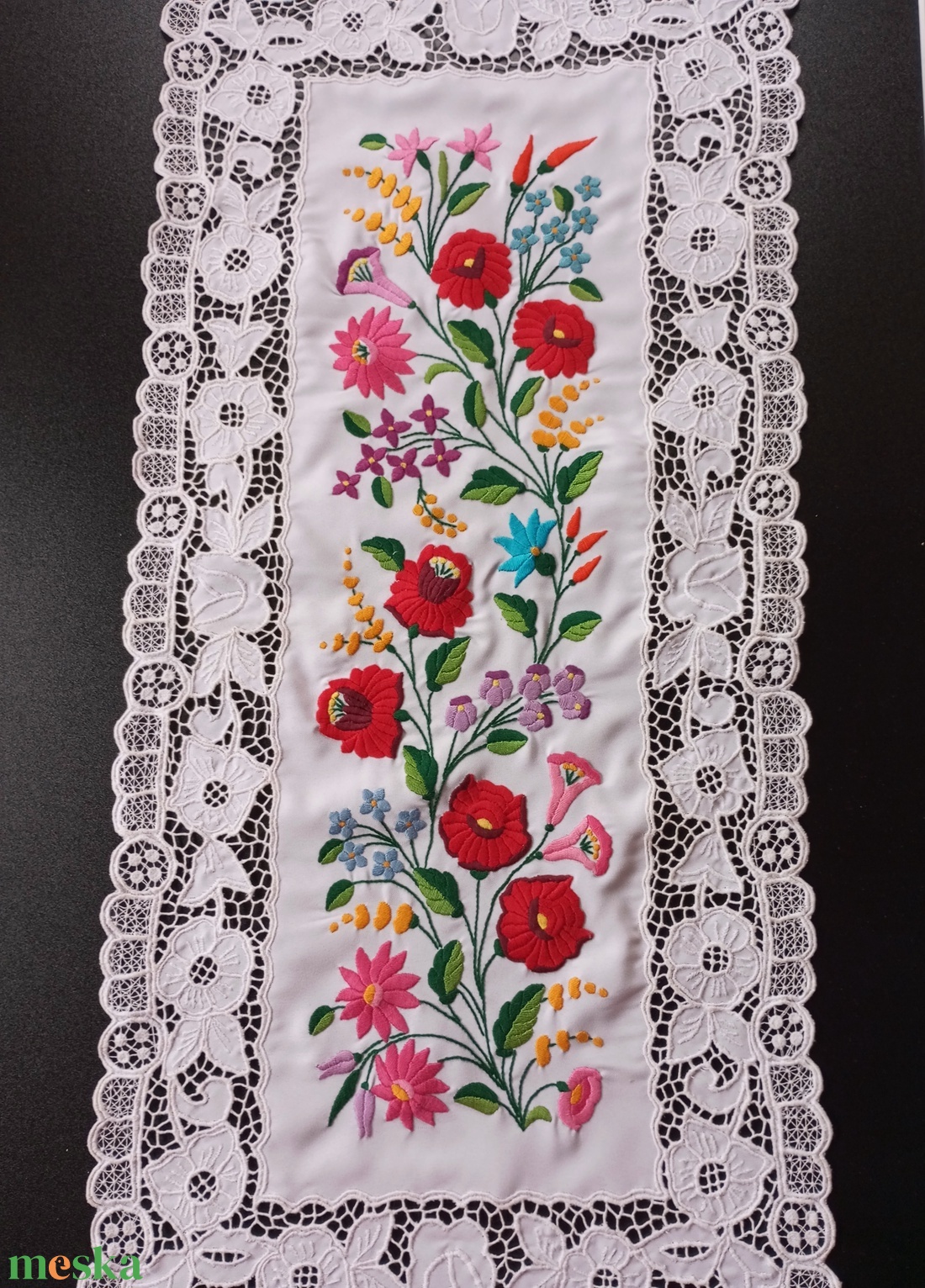 kalocsai  riseliös futó  - otthon & életmód - dekoráció - asztal és polc dekoráció - horgolt & csipketerítő - Meska.hu