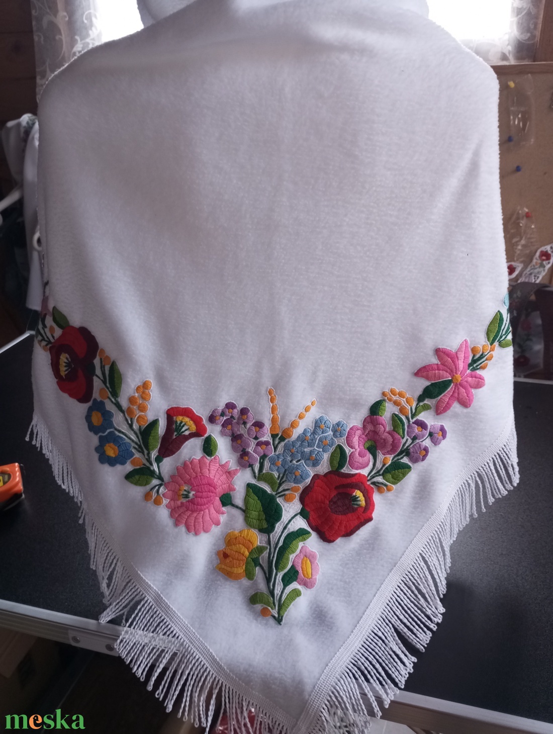 polár  hímzett  vállkendő - ruha & divat - sál, sapka, kendő - vállkendő - Meska.hu