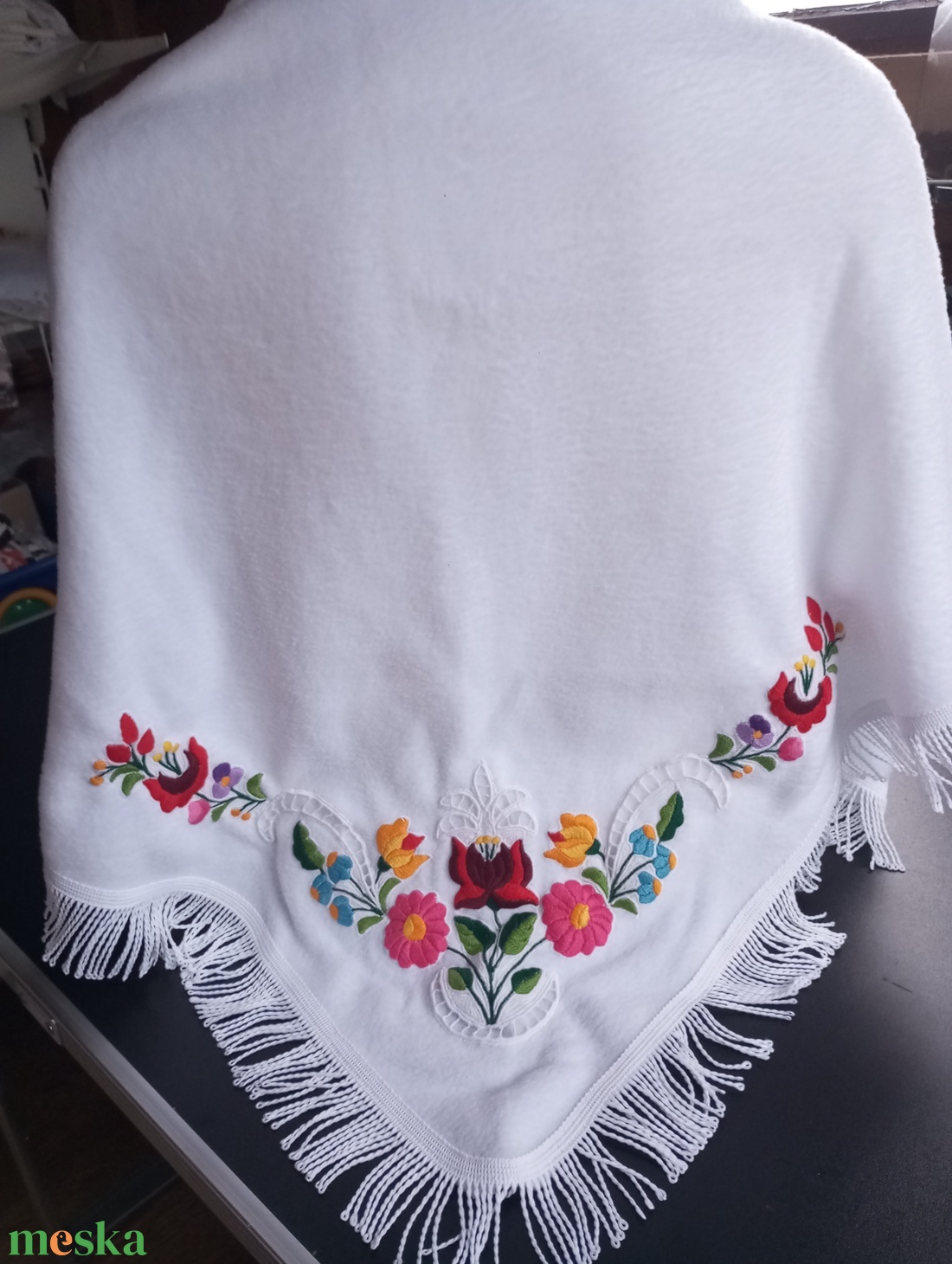 polár  hímzett  vállkendő - ruha & divat - sál, sapka, kendő - vállkendő - Meska.hu