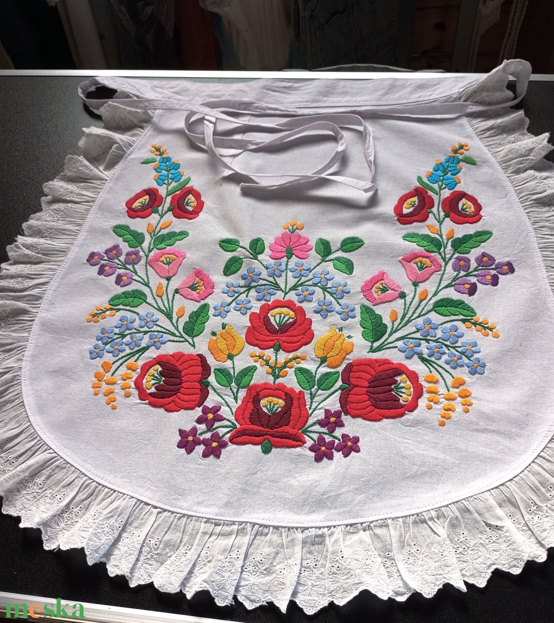 Kalocsai hímzett kötény - otthon & életmód - konyhafelszerelés, tálalás - konyhai textil - kötény - Meska.hu