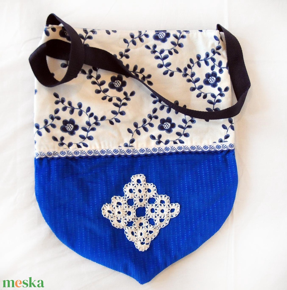 Kék bársonyos táska, csipkével - táska & tok - kézitáska & válltáska - válltáska - Meska.hu