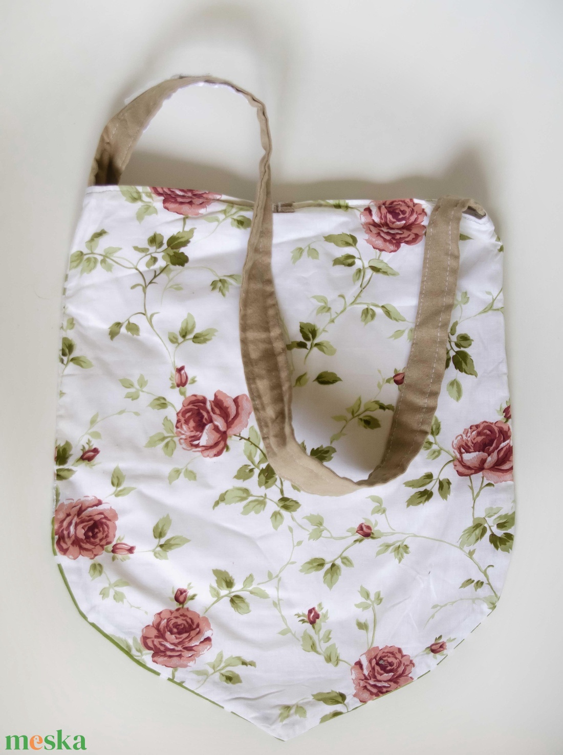 Rózsás, pajzs alakú táska cseresznyefagombbal - táska & tok - kézitáska & válltáska - válltáska - Meska.hu