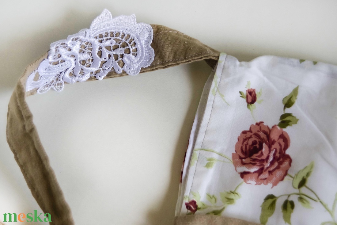 Rózsás, pajzs alakú táska cseresznyefagombbal - táska & tok - kézitáska & válltáska - válltáska - Meska.hu