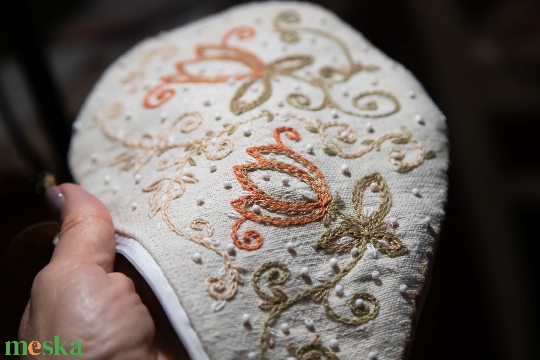 Csepp alakú tartó - gyöngyös tulipános - táska & tok - neszesszer - Meska.hu