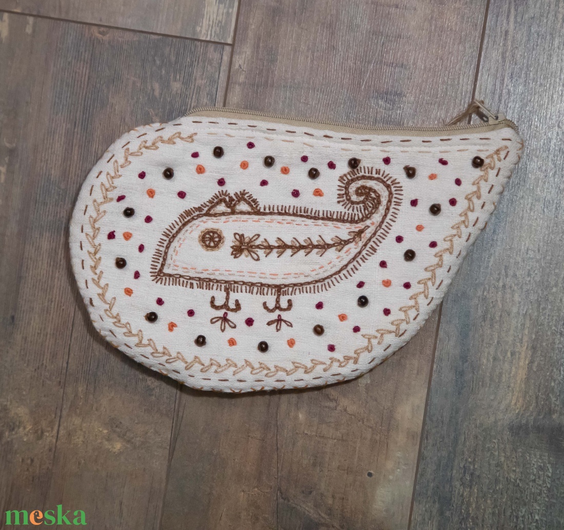 Csepp alakú tartó - sárközi kiskutya mintával, gyöngyökkel - táska & tok - neszesszer - Meska.hu