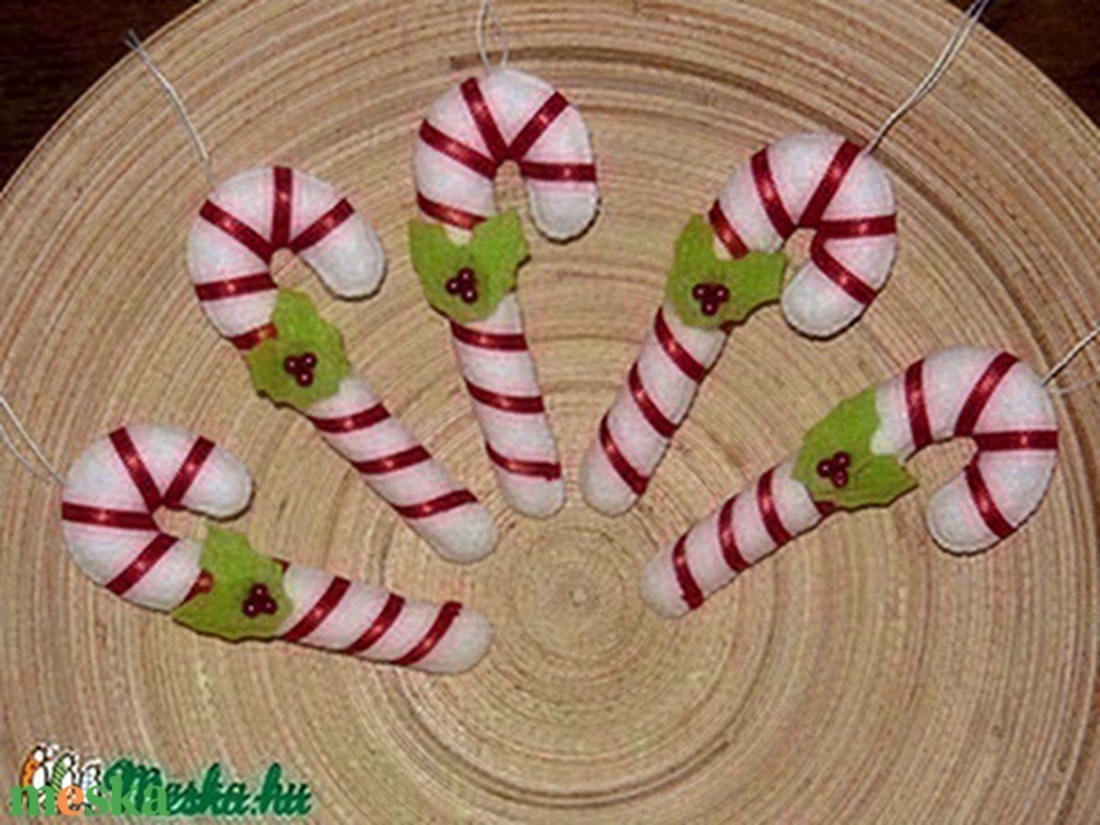 Magyal levéllel díszített karácsonyfadíszek - karácsony - karácsonyi lakásdekoráció - karácsonyfadíszek - Meska.hu