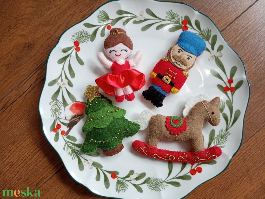 Diótörő karácsonyfadísz 4 db - karácsony - karácsonyi lakásdekoráció - karácsonyfadíszek - Meska.hu