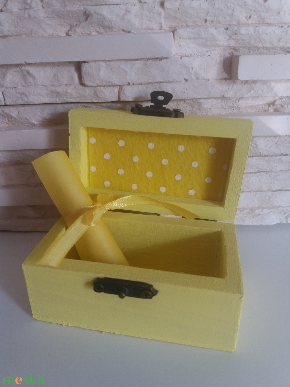 Vidám fa dobozka - halványsárga színben - otthon & életmód - dekoráció - asztal és polc dekoráció - díszdoboz - Meska.hu