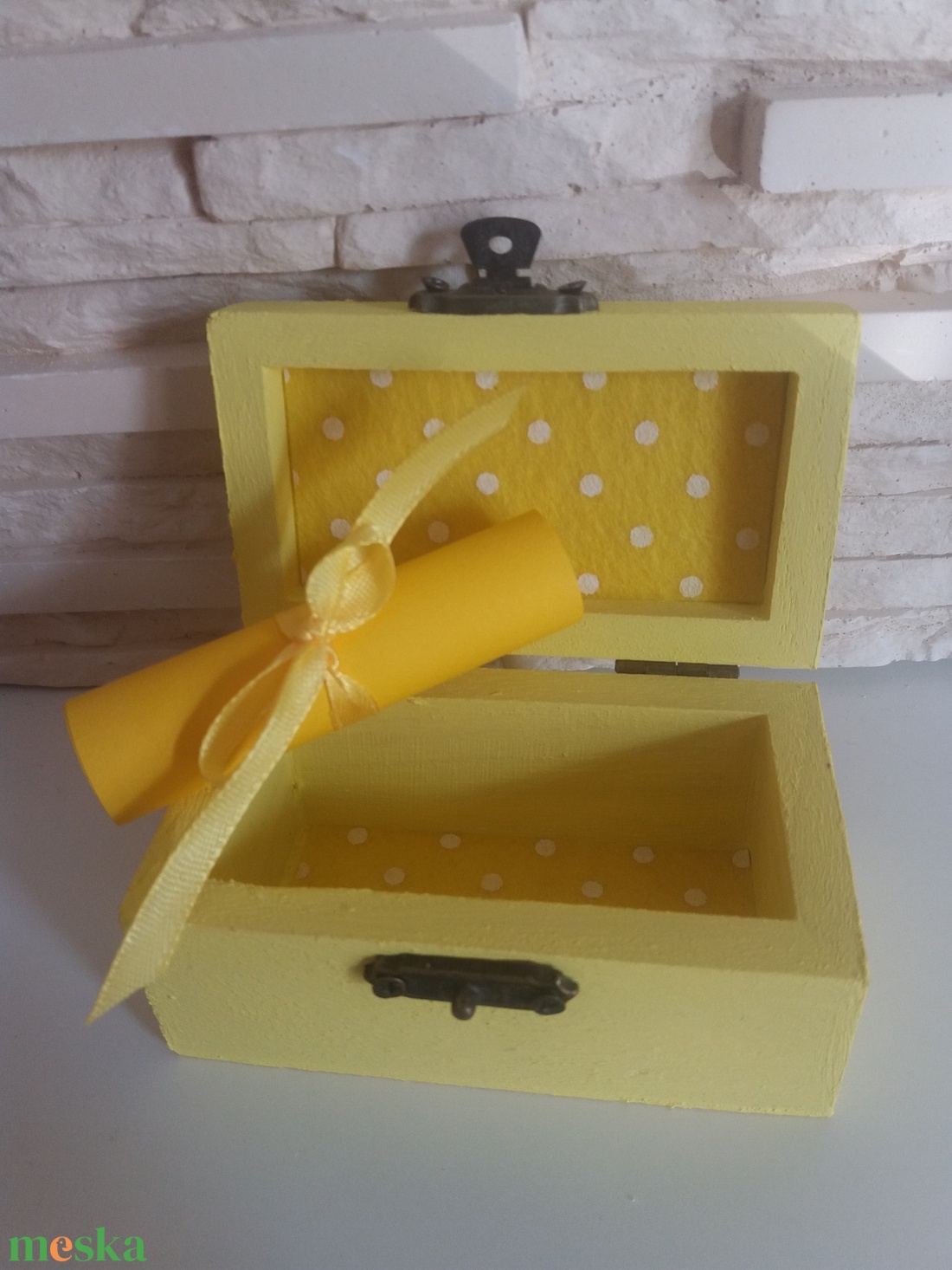 Vidám fa dobozka - halványsárga színben - otthon & életmód - dekoráció - asztal és polc dekoráció - díszdoboz - Meska.hu
