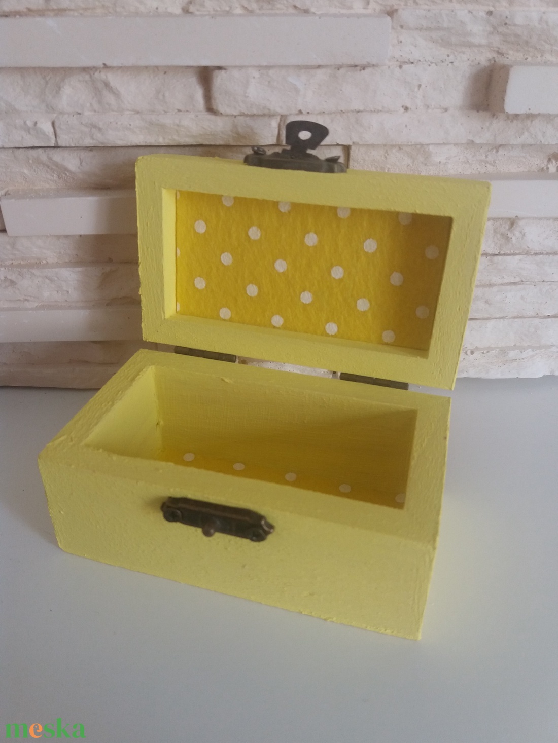 Vidám fa dobozka - halványsárga színben - otthon & életmód - dekoráció - asztal és polc dekoráció - díszdoboz - Meska.hu