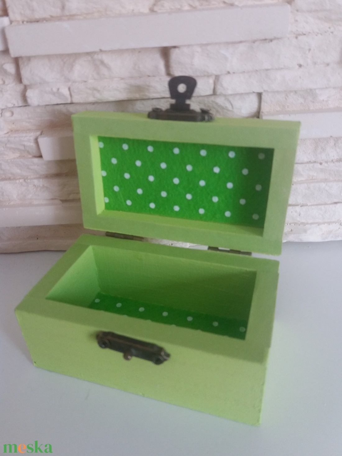Vidám fa dobozka - halványzöld színben - otthon & lakás - dekoráció - asztal és polc dekoráció - díszdoboz - Meska.hu