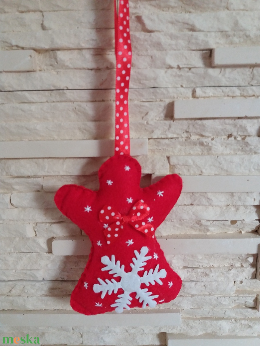 Filc karácsonyfadísz - hópelyhes, piros angyalka - karácsony - karácsonyi lakásdekoráció - karácsonyfadíszek - Meska.hu