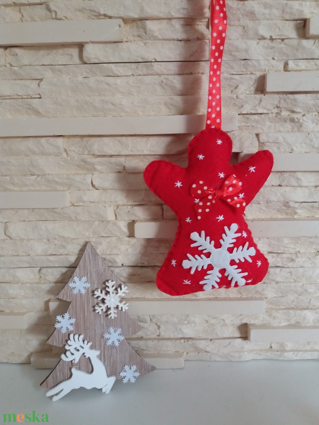 Filc karácsonyfadísz - hópelyhes, piros angyalka - karácsony - karácsonyi lakásdekoráció - karácsonyfadíszek - Meska.hu