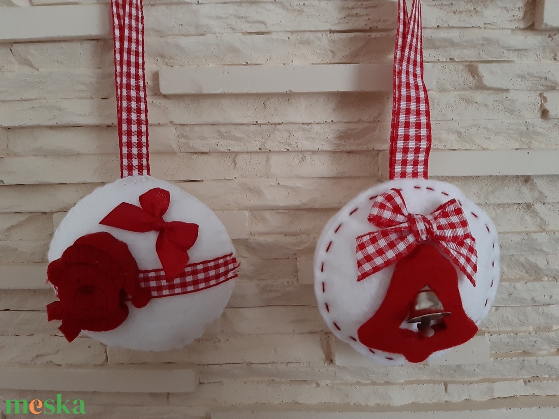 Filc karácsonyi dísz szett - piros kockás, macikás és csengős - karácsony - karácsonyi lakásdekoráció - karácsonyfadíszek - Meska.hu