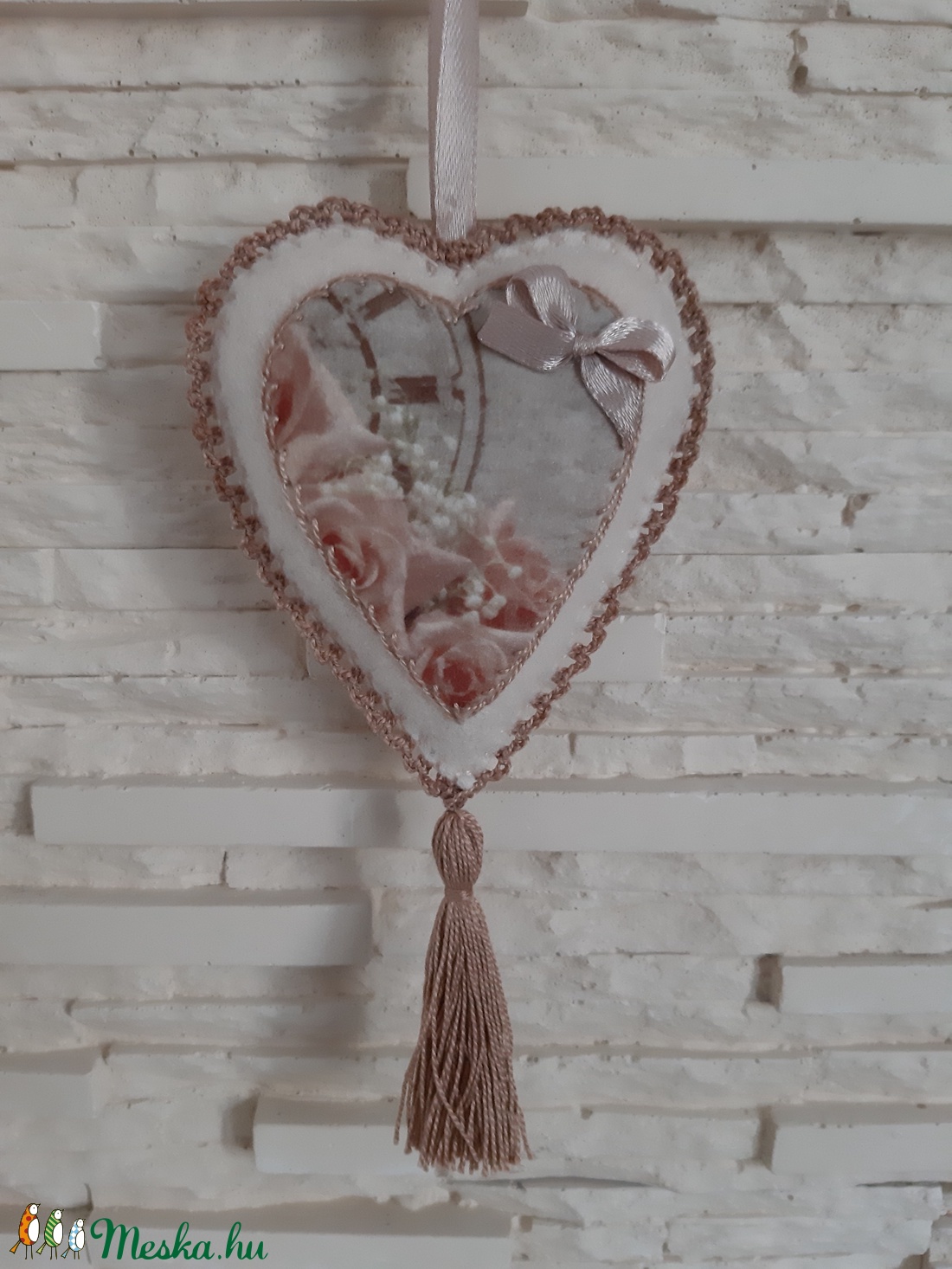 Szívecske filcből - vintage, rózsás - otthon & életmód - dekoráció - fali és függő dekoráció - falra akasztható dekor - Meska.hu Szívecske filcből - vintage, rózsás - otthon & életmód - dekoráció - fali és függő dekoráció - falra akasztható dekor - Meska.hu