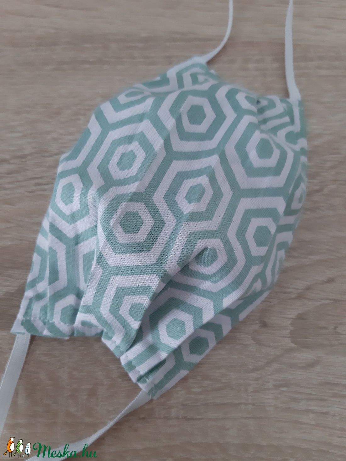 Női textil arcmaszk - fehér, zöld modern mintával - maszk, arcmaszk - női - Meska.hu Női textil arcmaszk - fehér, zöld modern mintával - maszk, arcmaszk - női - Meska.hu