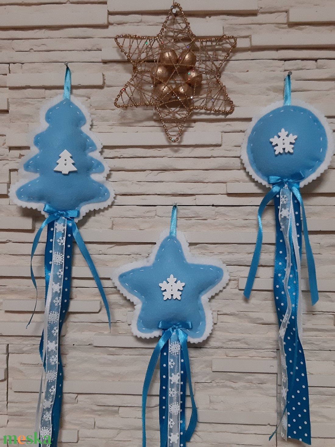 Filc téli trió - világoskék, hópelyhes szett, hópelyhes szalaggal - karácsony - karácsonyi lakásdekoráció - karácsonyfadíszek - Meska.hu
