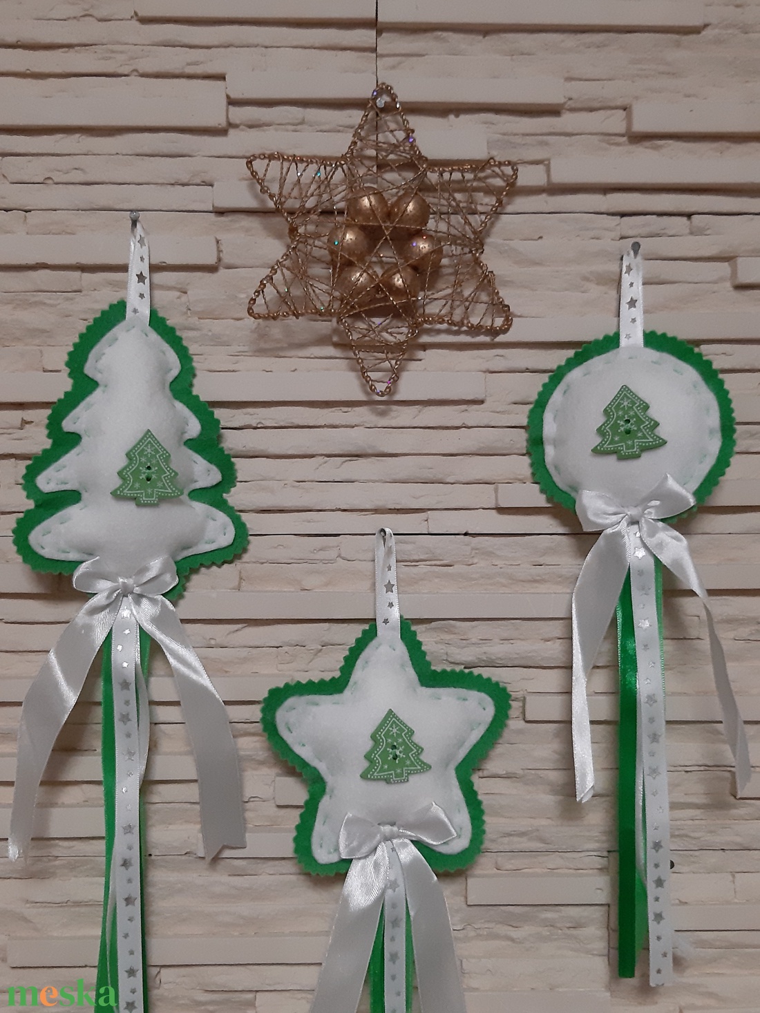 Filc téli trió - zöld, fenyőfás szett, ezüst csillagos szalaggal - karácsony - karácsonyi lakásdekoráció - karácsonyfadíszek - Meska.hu