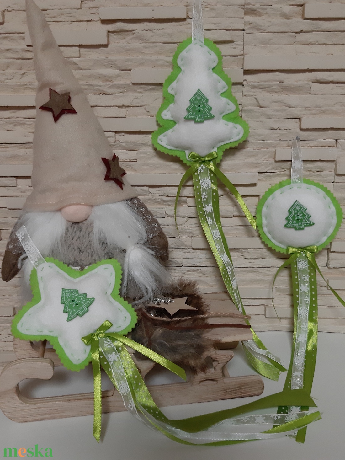 Filc téli trió - világoszöld, fenyőfás szett, hópelyhes szalaggal - karácsony - karácsonyi lakásdekoráció - karácsonyfadíszek - Meska.hu