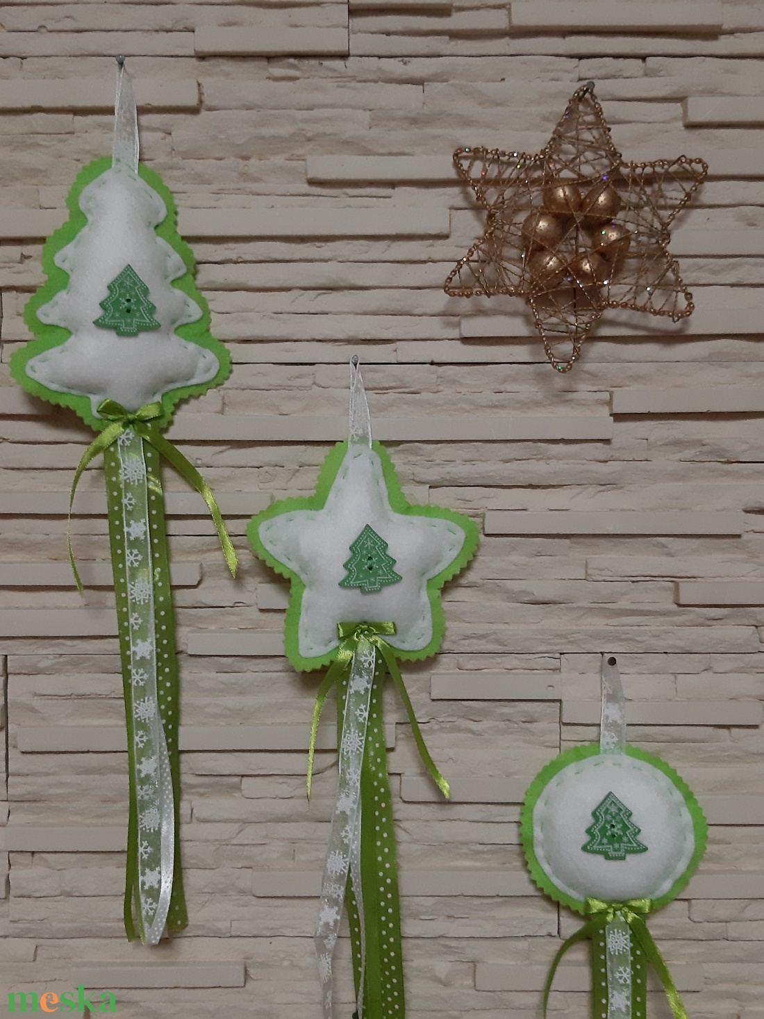Filc téli trió - világoszöld, fenyőfás szett, hópelyhes szalaggal - karácsony - karácsonyi lakásdekoráció - karácsonyfadíszek - Meska.hu