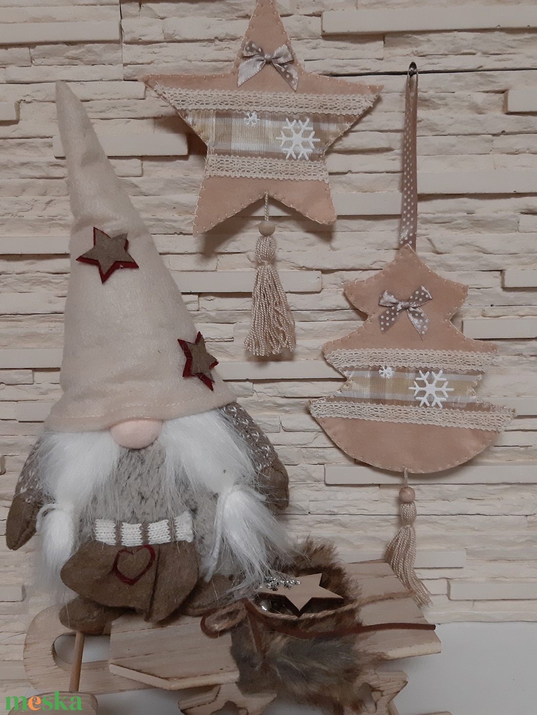 Filc téli duó - világosbarna színvilágban, hópelyhekkel - karácsony - karácsonyi lakásdekoráció - karácsonyfadíszek - Meska.hu