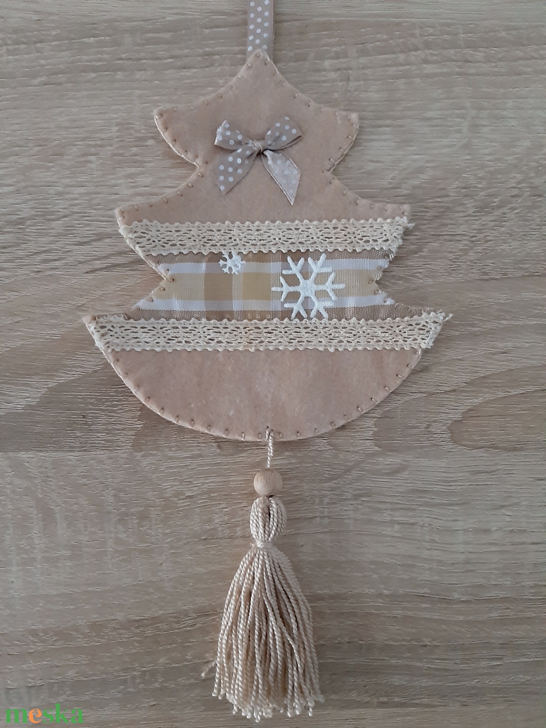 Filc téli duó - világosbarna színvilágban, hópelyhekkel - karácsony - karácsonyi lakásdekoráció - karácsonyfadíszek - Meska.hu