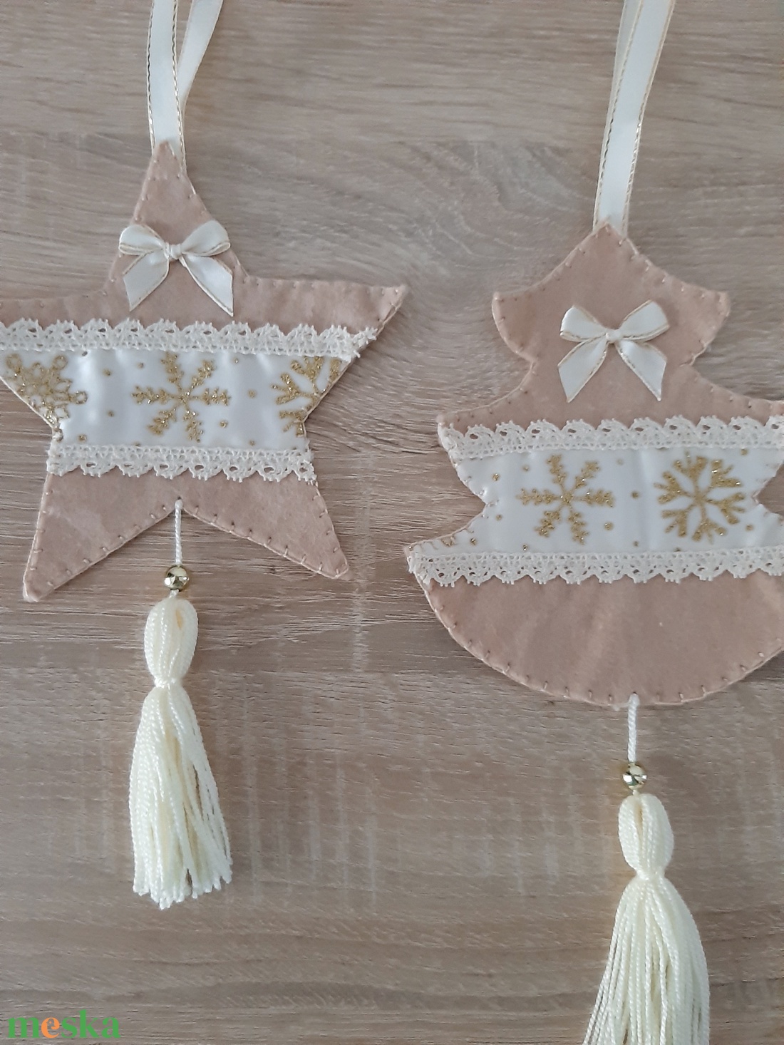 Filc téli duó - bézs és barna színvilágban, arany hópelyhekkel - karácsony - karácsonyi lakásdekoráció - karácsonyfadíszek - Meska.hu