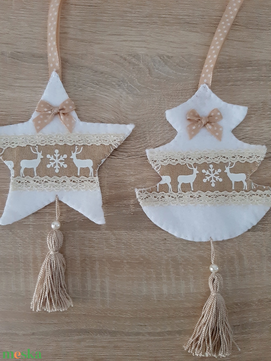 Filc téli duó - fehér és világosbarna színvilágban, rénszarvasokkal - karácsony - karácsonyi lakásdekoráció - karácsonyfadíszek - Meska.hu