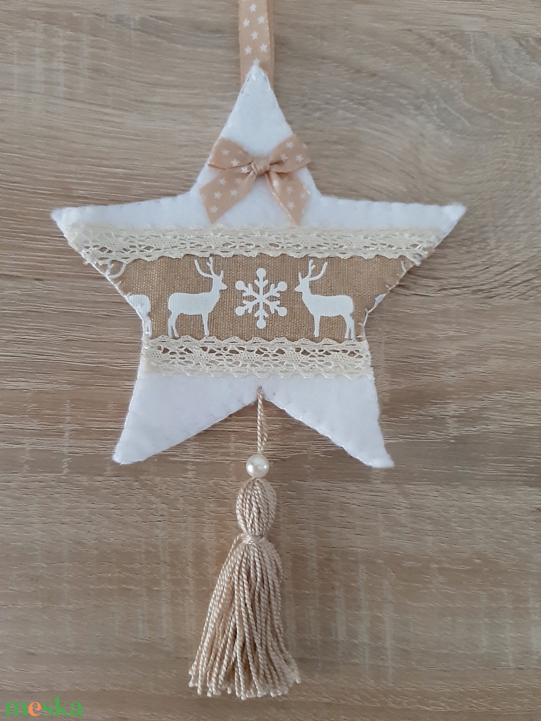 Filc téli duó - fehér és világosbarna színvilágban, rénszarvasokkal - karácsony - karácsonyi lakásdekoráció - karácsonyfadíszek - Meska.hu