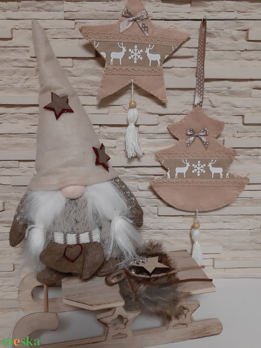 Filc téli duó - világosbarna és fehér színvilágban, rénszarvasokkal - karácsony - karácsonyi lakásdekoráció - karácsonyfadíszek - Meska.hu