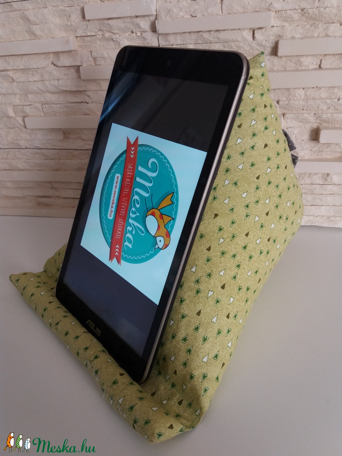 Tablet, telefon és kütyütartó párna - világoszöld, szívecskés, szürke virággal - otthon & életmód - tárolás & rendszerezés - íróasztali tároló - Meska.hu Tablet, telefon és kütyütartó párna - világoszöld, szívecskés, szürke virággal - otthon & életmód - tárolás & rendszerezés - íróasztali tároló - Meska.hu
