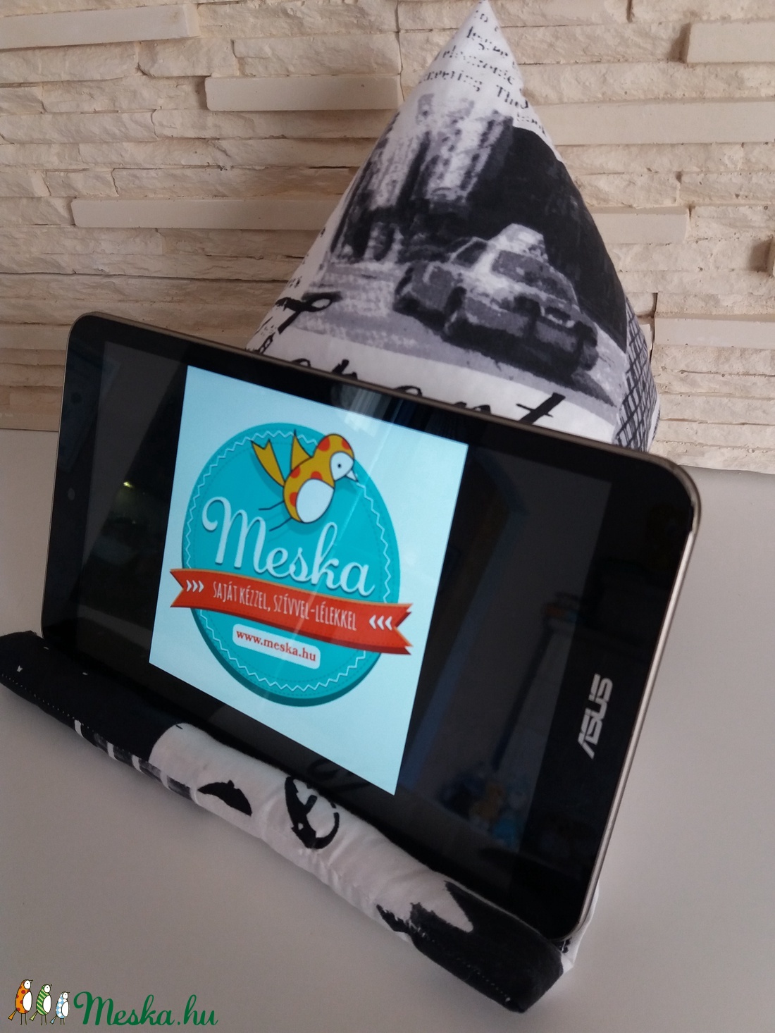 Tablet, telefon és kütyütartó párna - nagyvárosok, fehér és szürke színvilágban - táska & tok - laptop & tablettartó - Meska.hu Tablet, telefon és kütyütartó párna - nagyvárosok, fehér és szürke színvilágban - táska & tok - laptop & tablettartó - Meska.hu