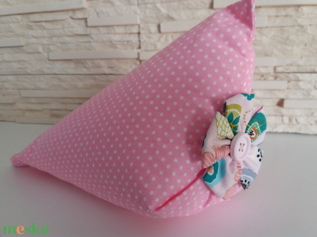 Tablet, telefon és kütyütartó párna - rózsaszín, pöttyös - otthon & életmód - tárolás & rendszerezés - íróasztali tároló - Meska.hu